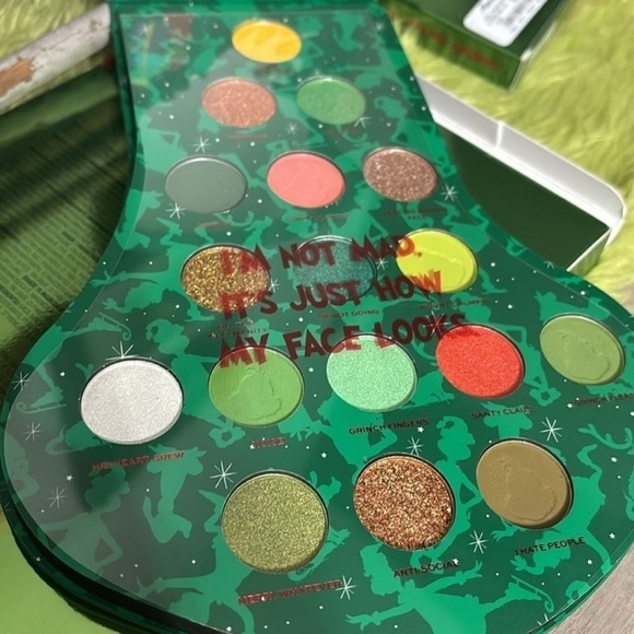 NEW Revolution X Grinch Red Holiday Shadow Palette - Picture 9 of 11